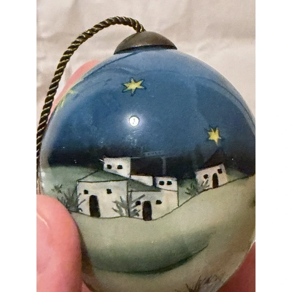 Ne'Qwa Art glass ornament Mother Mary